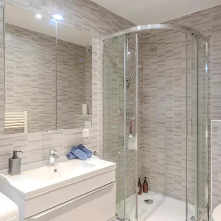 Lovely Renovated 45m2 In The Hearth Of